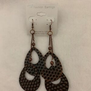 NWOT Fashion Earrings Dangle Teardrop